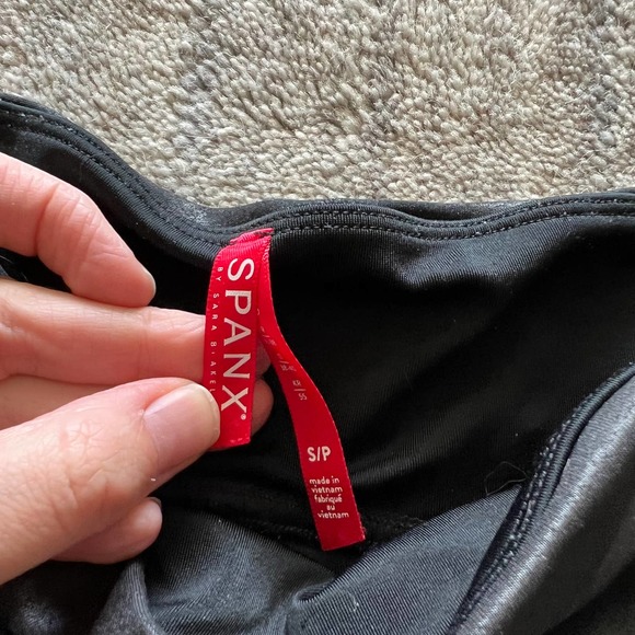 Spanx Black Faux Leather Shaping Leggings Size Small - Picture 5 of 13